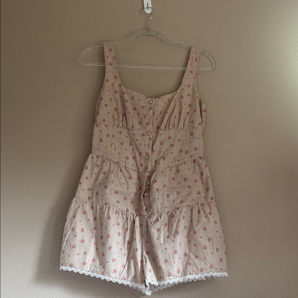 Backyard Roses Beige Floral Button-Front Romper - Picture 5 of 6